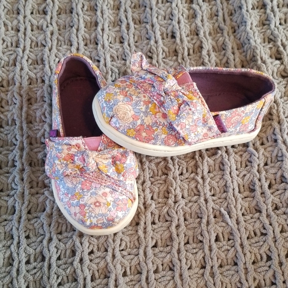 toms girls shoes